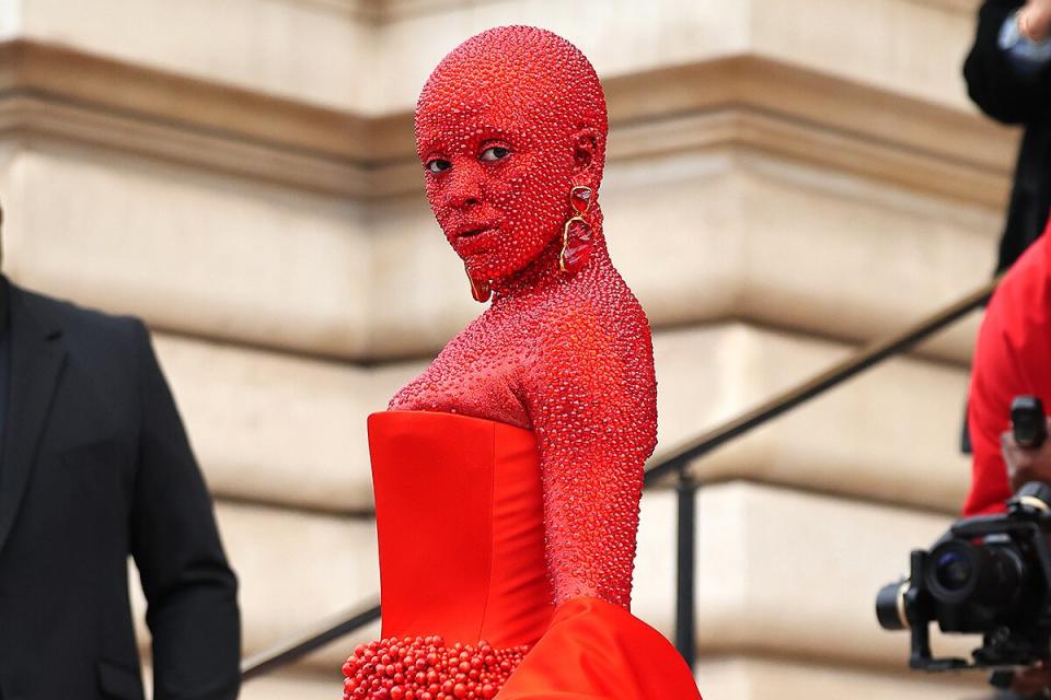 Schiaparelli : Outside Arrivals - Haute Couture Spring Summer 2023