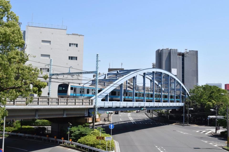 train crossing bridge in Tokyo