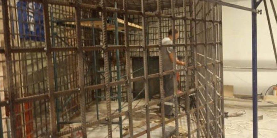 The occupiers are building cells in the Mariupol philharmonic hall for the lynching of Ukrainian defenders