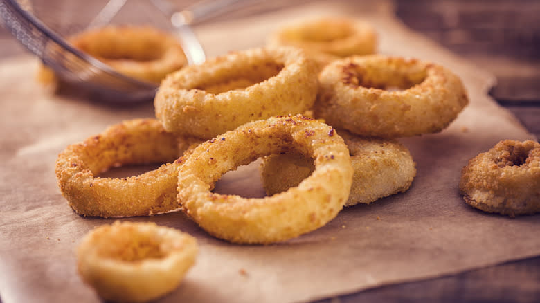 onion rings laid out on a cloth