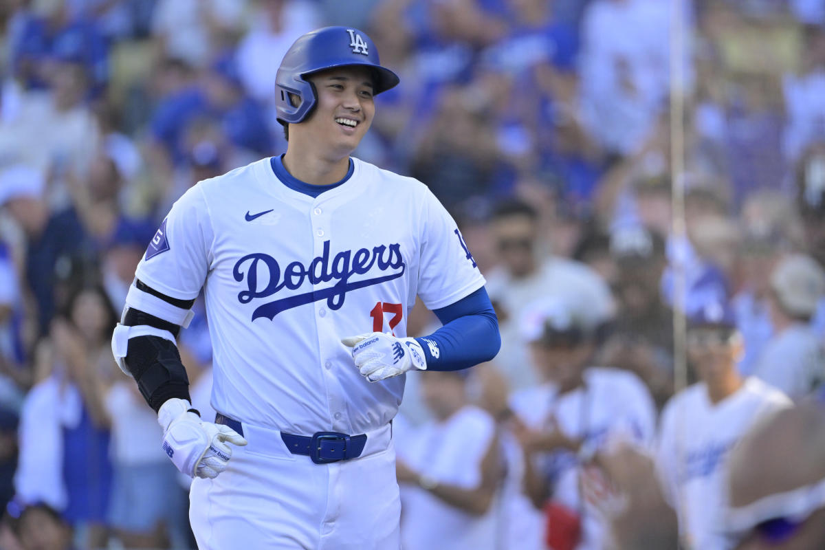 Shohei Ohtani (and dog) bobblehead night: Fans line up at Dodger Stadium hours before first pitch