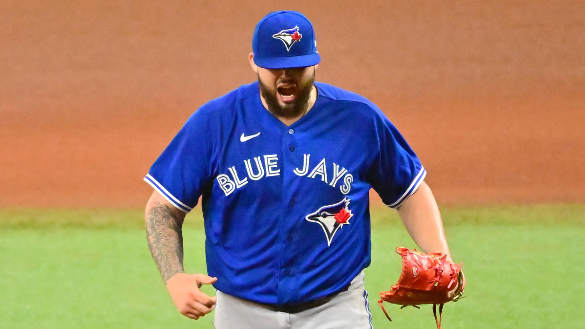 Kevin Gausman of the Toronto Blue Jays walks back to the dugout after  News Photo - Getty Images