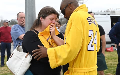 Life long Kobe Bryant fans Amanda and Philip Gordon of the San Fernando Valley, embrace at the at the scene near the hillside where the helicopter carrying Kobe Bryant crashed in Calabasas - Credit: USA Today