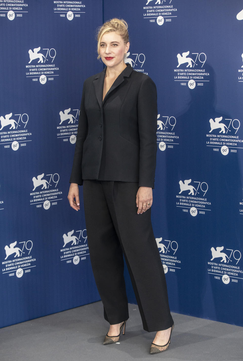 Greta Gerwig, "White Noise," photocall, nude, polka dot, pumps, suit, blazer