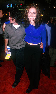 Amy Brenneman and hubby at the Mann Village Theater premiere of Warner Brothers' Three Kings