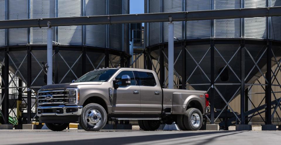 <p>2023 Ford Super Duty F-350 Lariat</p>