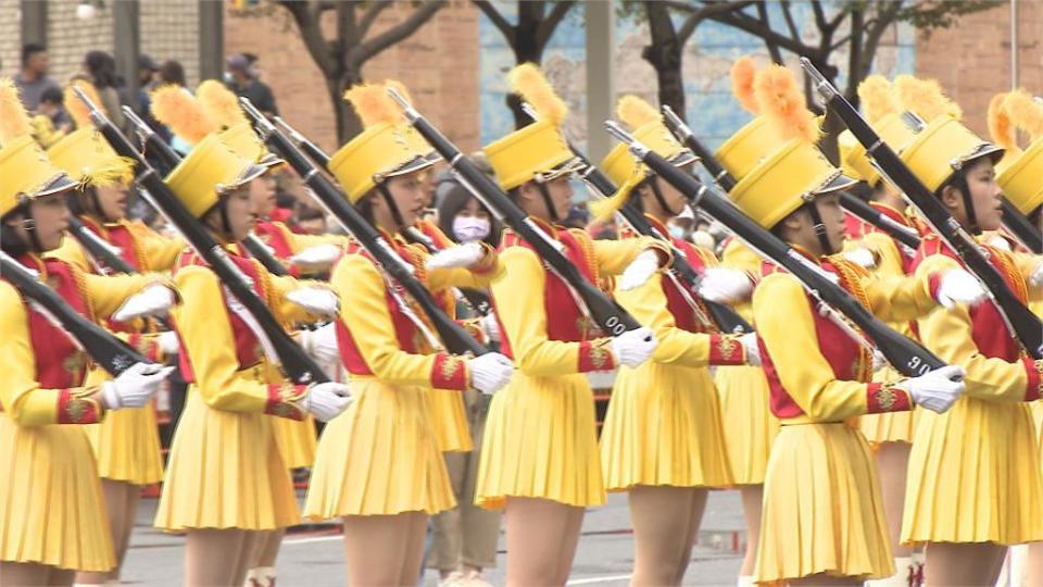 台灣燈會開幕踩街遊行暖場　靈安社打頭陣、景美女中樂儀旗隊精彩演出