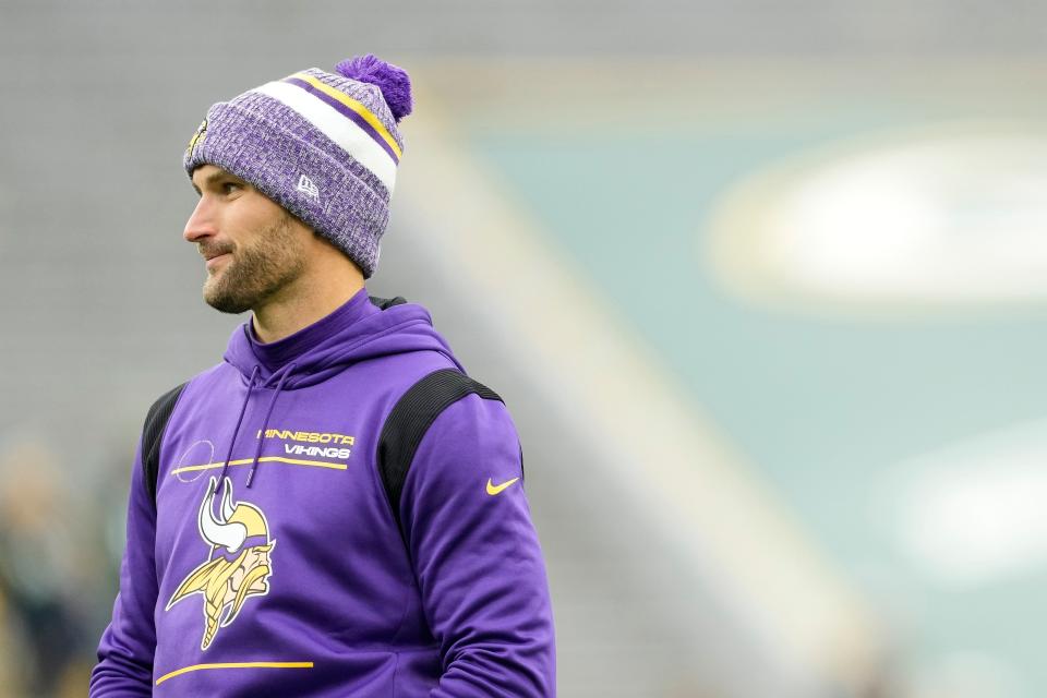 GREEN BAY, WISCONSIN - OCTOBER 29: Kirk Cousins #8 of the Minnesota Vikings warms up before a game against the Green Bay Packers at Lambeau Field on October 29, 2023 in Green Bay, Wisconsin. (Photo by Patrick McDermott/Getty Images)