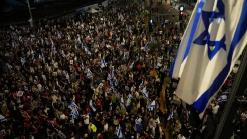 以色列抗議人群。（圖／翻攝自 半島電視台）