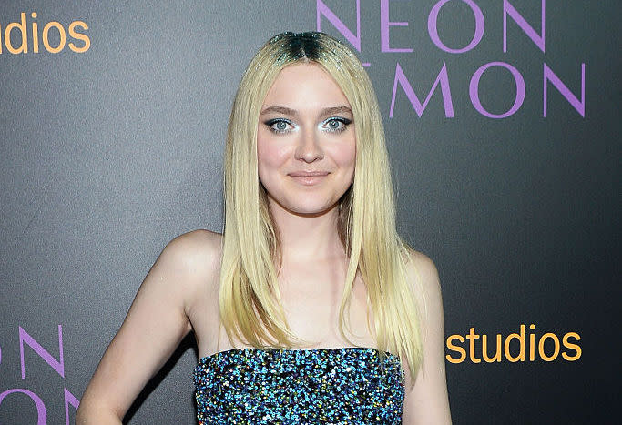 Dakota Fanning Dons Shredded Tights: Photo 2429927, Dakota Fanning Photos