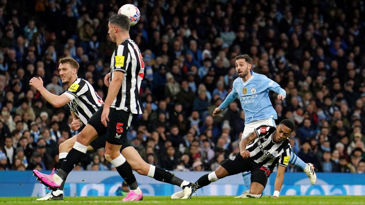Bernardo Silva fires Man City into record sixth successive FA Cup semi