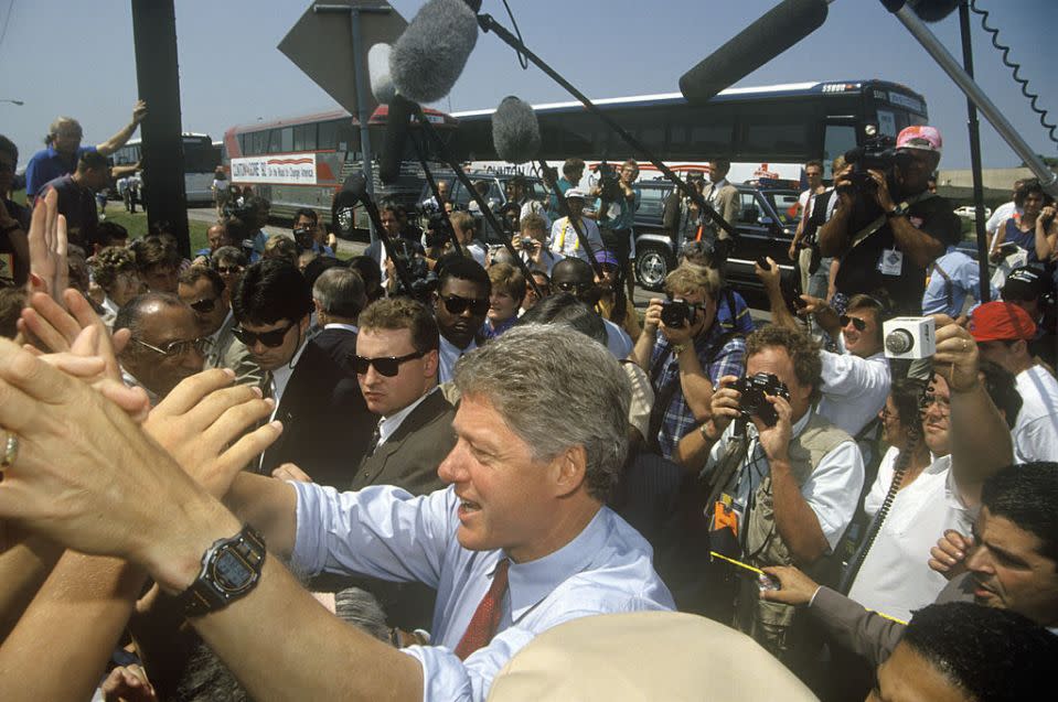 Bill Clinton im Wahlkampf 1992 mit seiner Digitaluhr. (Bild: Getty Images)