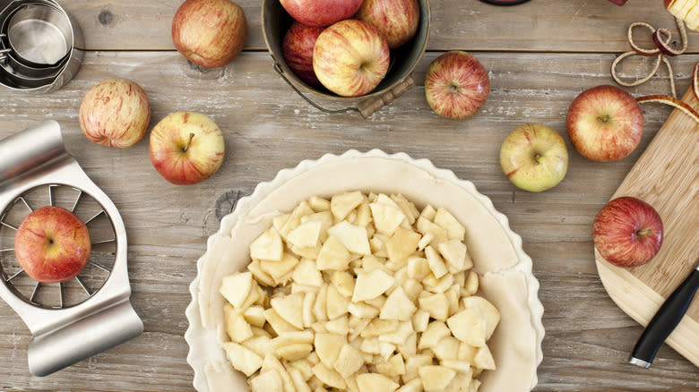 Apple pie filling in unbaked crust