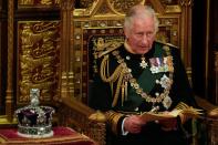 <p>Cada año la ceremonia de apertura de sesiones del Parlamento británico es un acto de lo más simbólico, donde el discurso de la reina Isabel II es el punto culminante, pero este 2022 las cosas han cambiado. (Photo by ALASTAIR GRANT/POOL/AFP via Getty Images)</p> 