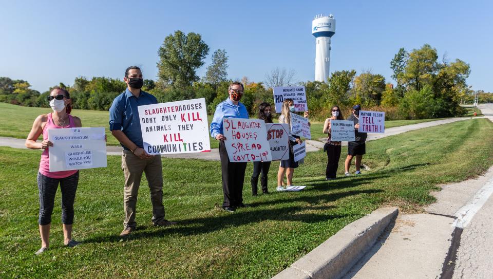 City of Franklin residents demonstrate along West Drexel Ave. against the Strauss Brands' proposed slaughterhouse expansion on Friday, September 25, 2020.