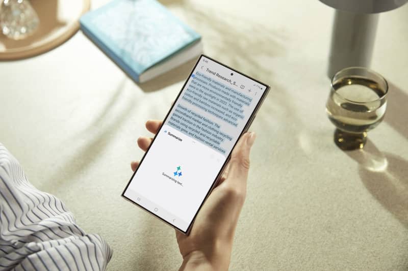 The artificial intelligence in Samsung's Galaxy S24 is designed to provide backgrounds to texts, summarise notes and more. Samsung/dpa
