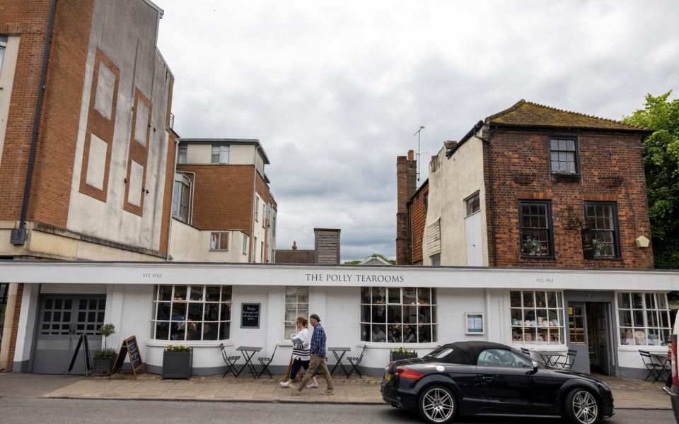 The Polly Tearooms στην οδό Marlborough High Street στο Wiltshire