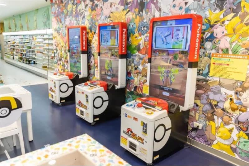 ▲日本知名遊戲IP《寶可夢》推出大型街頭機台「寶可夢加傲樂」，引發玩家狂熱。（圖／爆廢公社公開版）