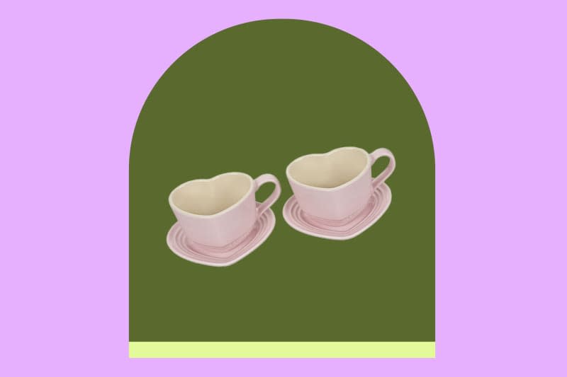 Heart 2-Piece Mugs with Saucers Set