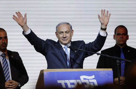 Israeli Prime Minister Benjamin Netanyahu waves to supporters at the party headquarters in Tel Aviv March 18, 2015. REUTERS/Amir Cohen