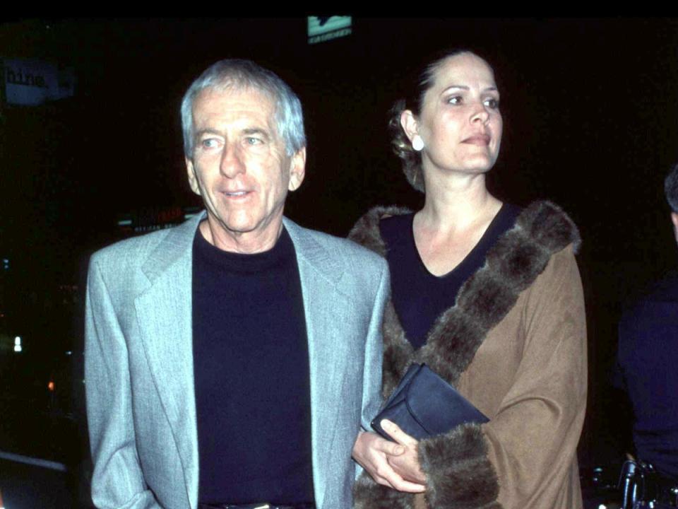Barry Newman and his wife, Angela, in 1999 (Getty Images)