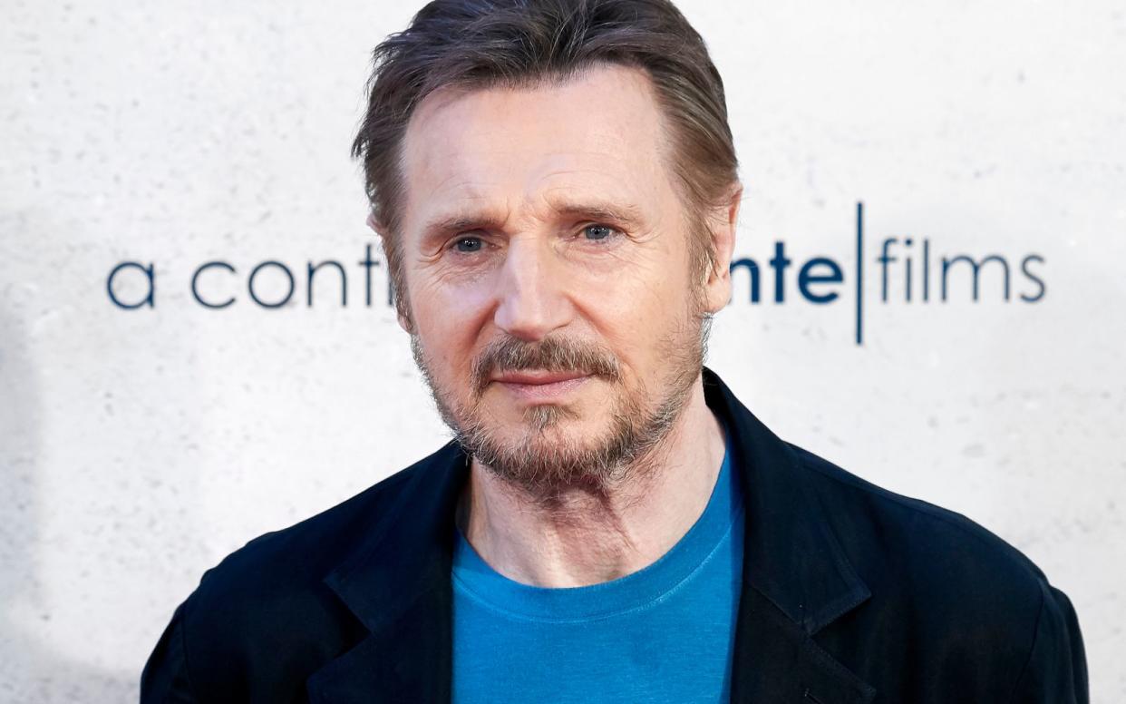 Offenbar steht Liam Neeson in Verhandlungen zu einer Rolle im "Die nackte Kanone"-Reboot. Wird er gar der neue Frank Drebin? (Bild: Carlos Alvarez / Getty Images)