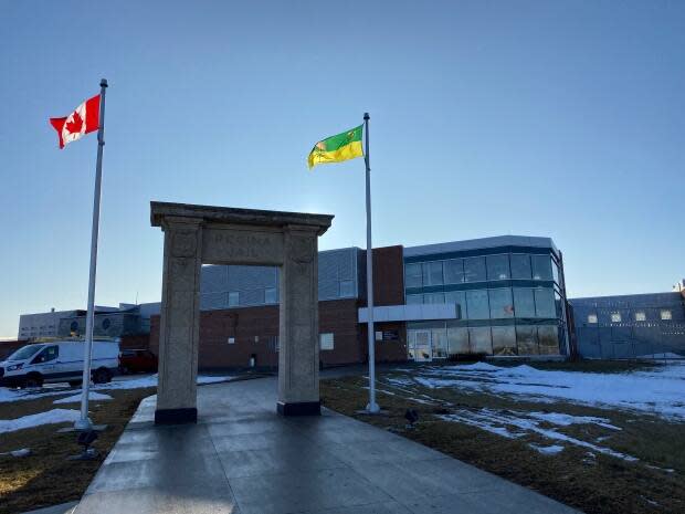 The Regina Correctional Centre has had a total of 354 cases of COVID-19. (Kirk Fraser/CBC - image credit)