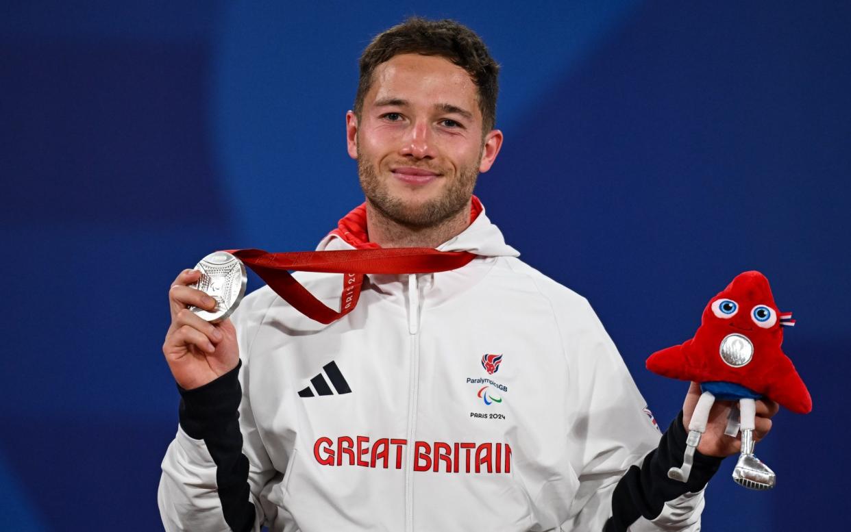 Alfie Hewett with his silver medal