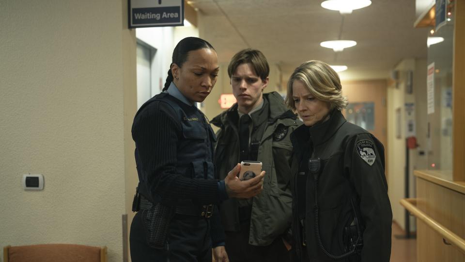 Kali Reis, Finn Bennett and Jodie Foster in True Detective