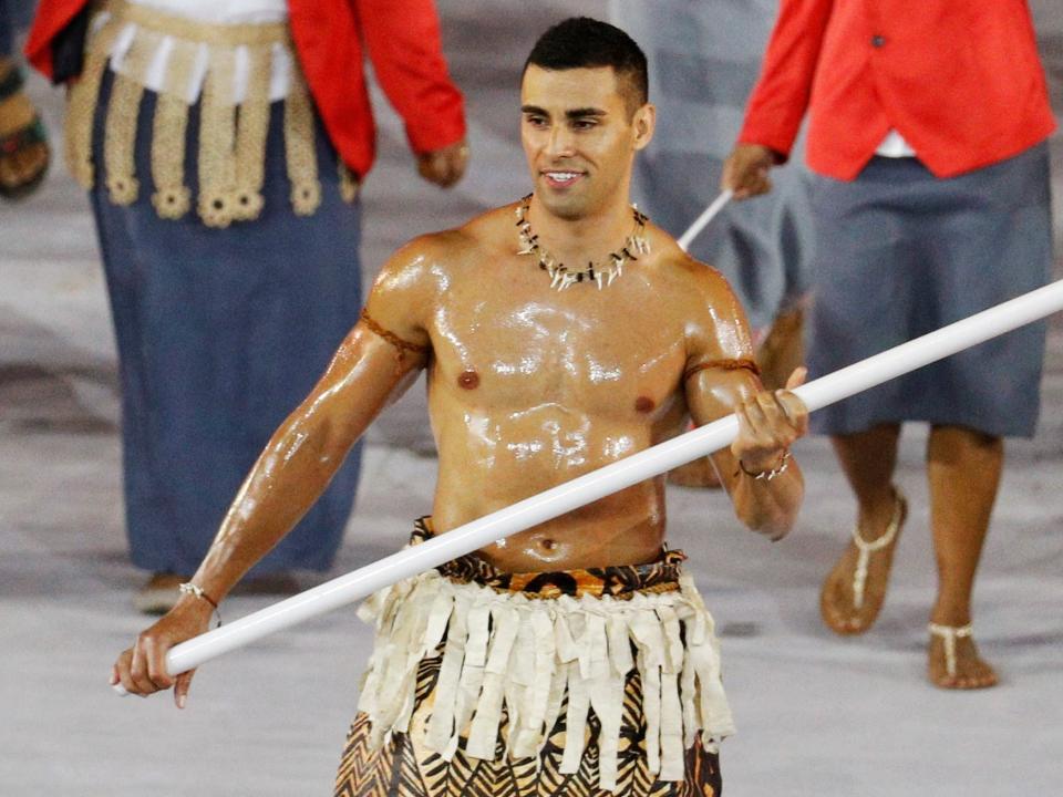 Pita Taufatofua tonga flag