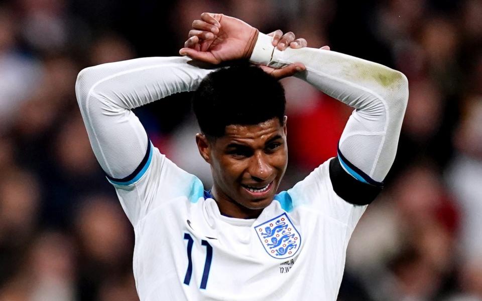 Marcus Rashford with his hands on his head