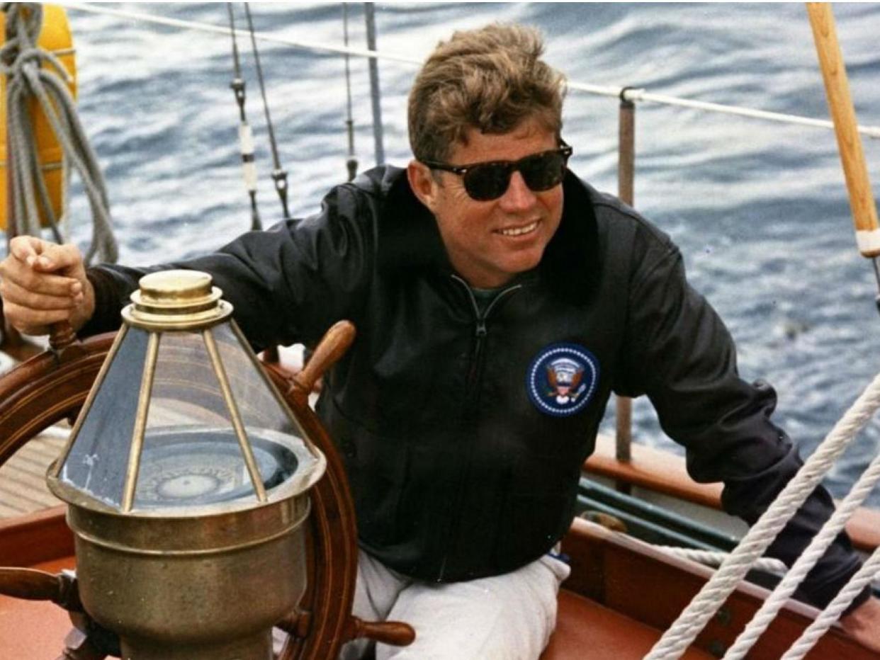 President John F. Kennedy sailing off the coast of Maine in 1962, who sought to project a rugged image, without signs of weakness and emotion: R. Knudsen/Office of the Naval Aide to the President/European pressphoto agency