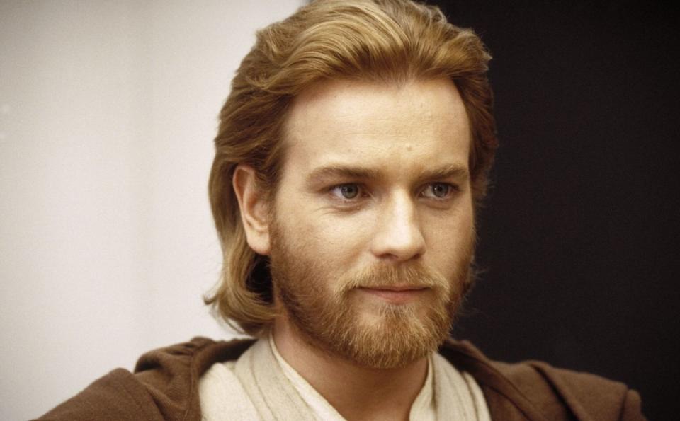 Auch er ist ein alter Bekannter: Jedi-Meister Obi-Wan Kenobi, der ebenfalls seine eigene Serie bei Disney+ erhält. Ewan McGregor (Bild), der Obi-Wan bereits in der Prequel-Trilogie gespielt hat (der ältere Obi-Wan wurde in den Episoden IV bis VI von Alec Guinness verkörpert), ist wieder als Hauptdarsteller mit an Bord. (Bild: Lucasfilm Ltd.)