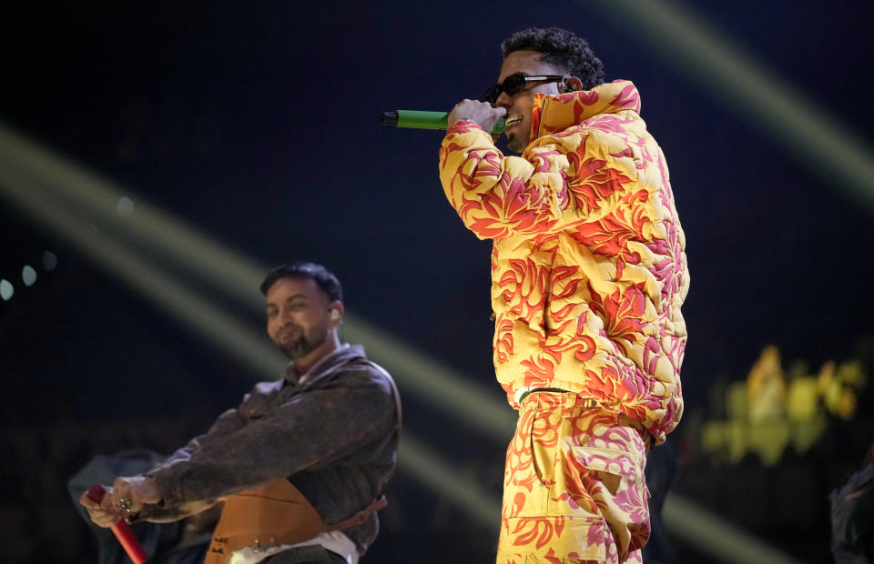 Myke Towers durante su presentación en los Latin American Music Awards el jueves 20 de abril de 2023 en la arena MGM Grand Garden en Las Vegas. (Foto AP/John Locher)