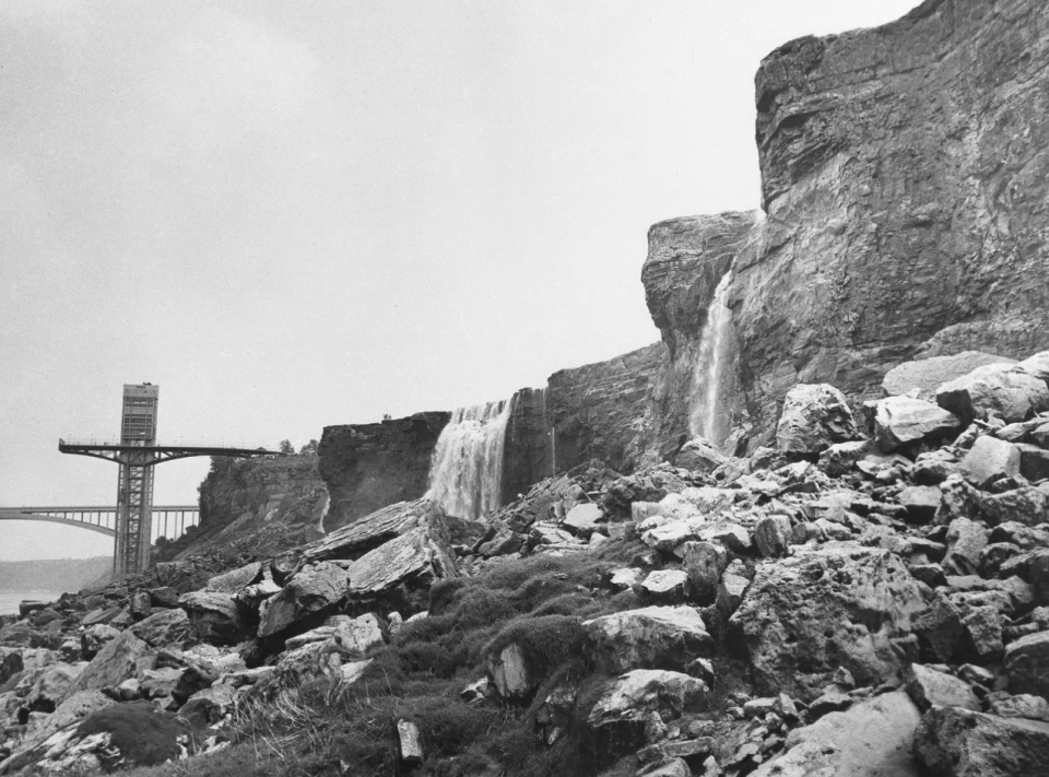 Die American Falls wurden am 13. Juni 1969 auf ein kleines Rinnsal reduziert. - Copyright: AP