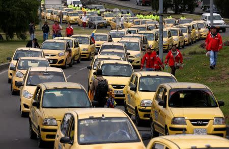 Taxi drivers protest against Uber in Bogota, Colombia, October 23, 2017. REUTERS/Jaime Saldarriaga