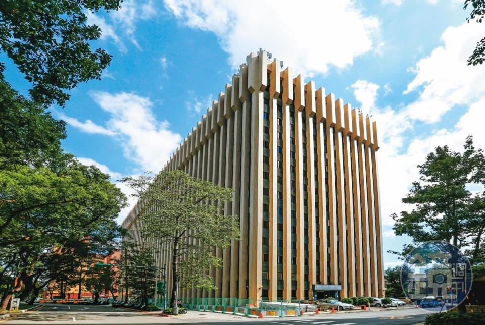 北市仁愛路上最精華的芙蓉大樓，王光祥也正和地主協商研擬開發。