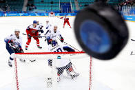 <p>Players watch as the puck hits the glass in the first period of the Men’s Play-offs Quarterfinals between the Czech Republic and the United States on day 12 of the PyeongChang 2018 Winter Olympic Games at Gangneung Hockey Centre on February 21, 2018.<br> (Photo by Ronald Martinez/Getty Images) </p>