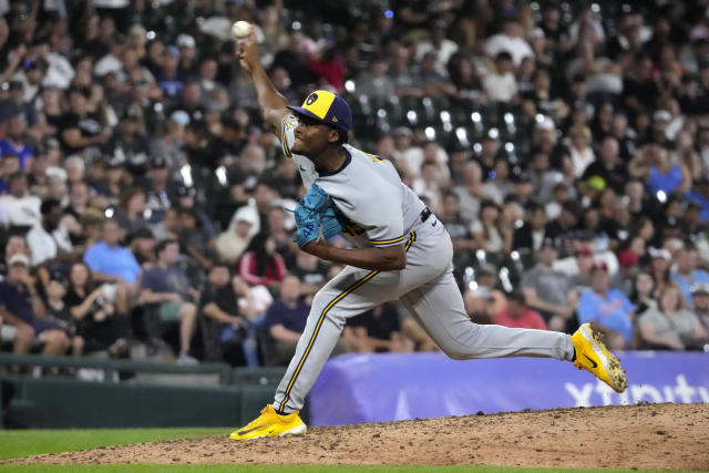 CHICAGO, IL - AUGUST 11: Chicago White Sox relief pitcher Aaron