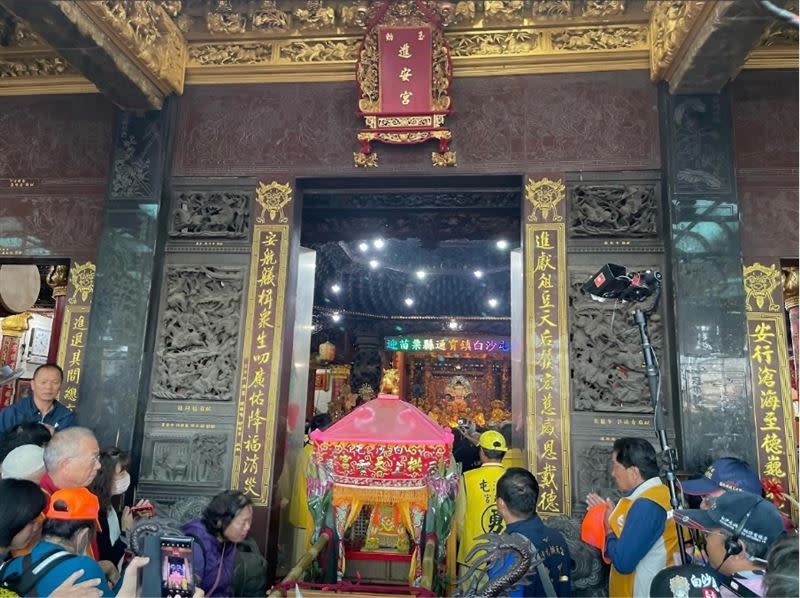 白沙屯拱天宮三媽祖停駕南方澳進安宮。（圖／翻攝自白沙屯拱天宮官方粉絲團）