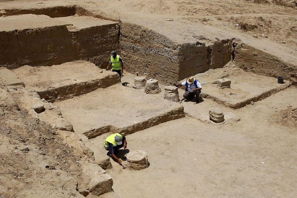 Unos arqueólogos trabajando cerca de Rafah a principios de la década pasada.