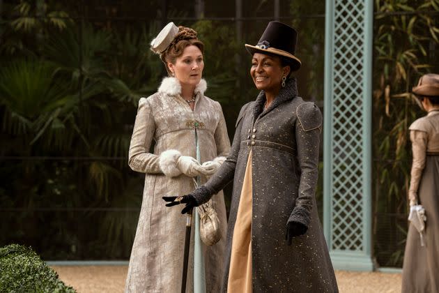 Ruth Gemmell as Violet Bridgerton and Adjoa Andoh as Lady Agatha Danbury in 