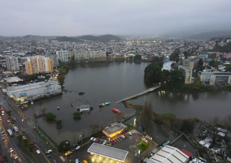 Heftige Regenfälle haben in Chile Überschwemmungen mit mindestens einem Todesopfer verursacht. Die Wassermassen beschädigten hunderte Häuser im Süden und im Zentrum des südamerikanischen Landes. Fünf Regionen riefen den Katastrophenfall aus. (GUILLERMO SALGADO)