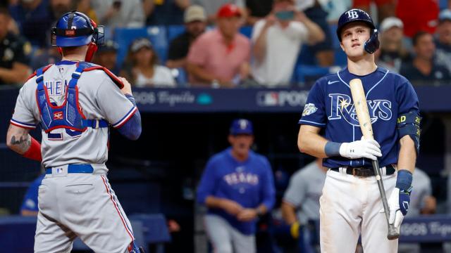 Arozarena's mom throws first pitch, watches son in MLB for 1st time at  Rays-Rangers Game 1