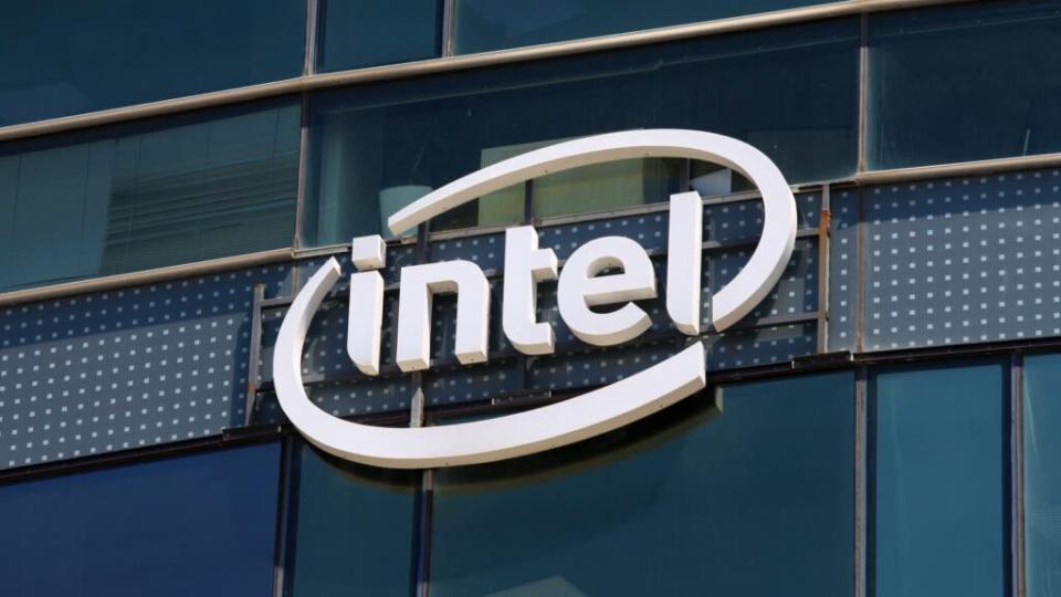 Intel Taps Micron Leader To Strengthen AI Chip Strategy