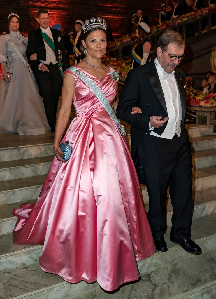 Victoria de Suecia, look de gala con vestido y tiara