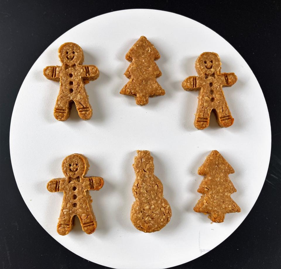 Holiday gingerbread, snowmen and Christmas tree puptreats from Pupcakery.
