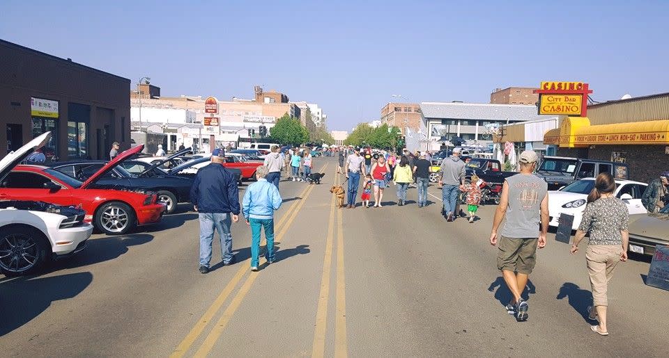 <p>Situada en el centro norte de Montana, Great Falls es generosa en belleza natural, pero sus residentes merecen el reconocimiento por mantener limpio el aire de la ciudad, libre de suciedad y partículas de humo. Lucharon y lograron evitar la construcción de una central eléctrica de carbón que podría haber arruinado el medio ambiente con la emisión de 2,1 millones de toneladas de carbón al aire cada año. </p>