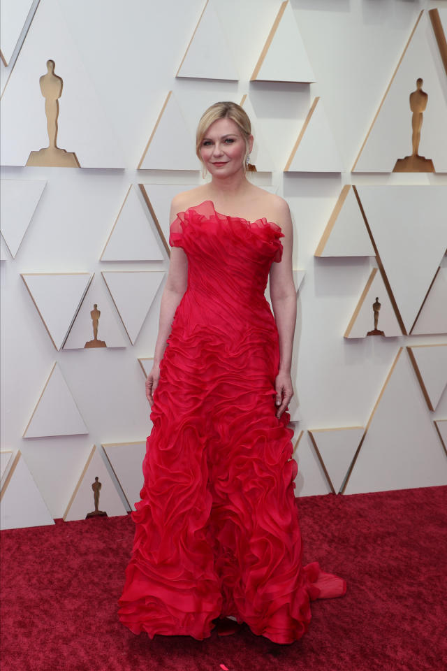 Kirsten Dunst on the Oscars Red Carpet 2022