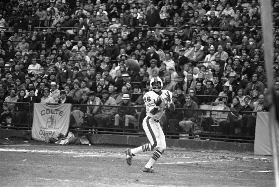 Buffalo Bills wide receiver Marlin Briscoe catches a pass from quarterback Dennis Shaw during a game in Baltimore, on Nov. 15, 1970.